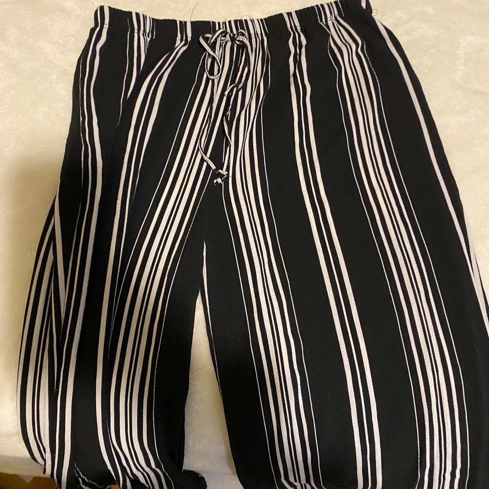BLACK&WHITE Wide legged pants